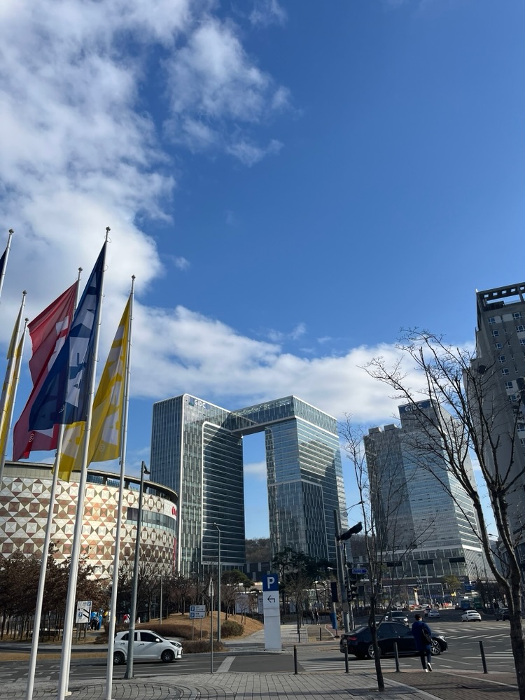 Office towers joined by a sky bridge, Seoul